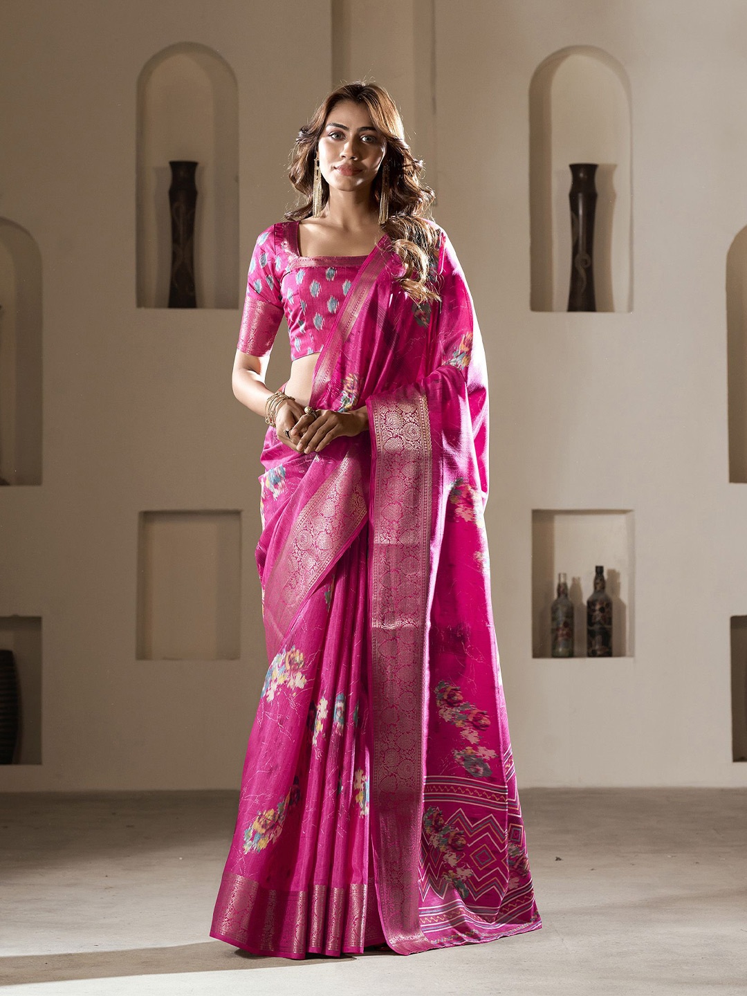 

elora Abstract Printed Zari Saree, Pink