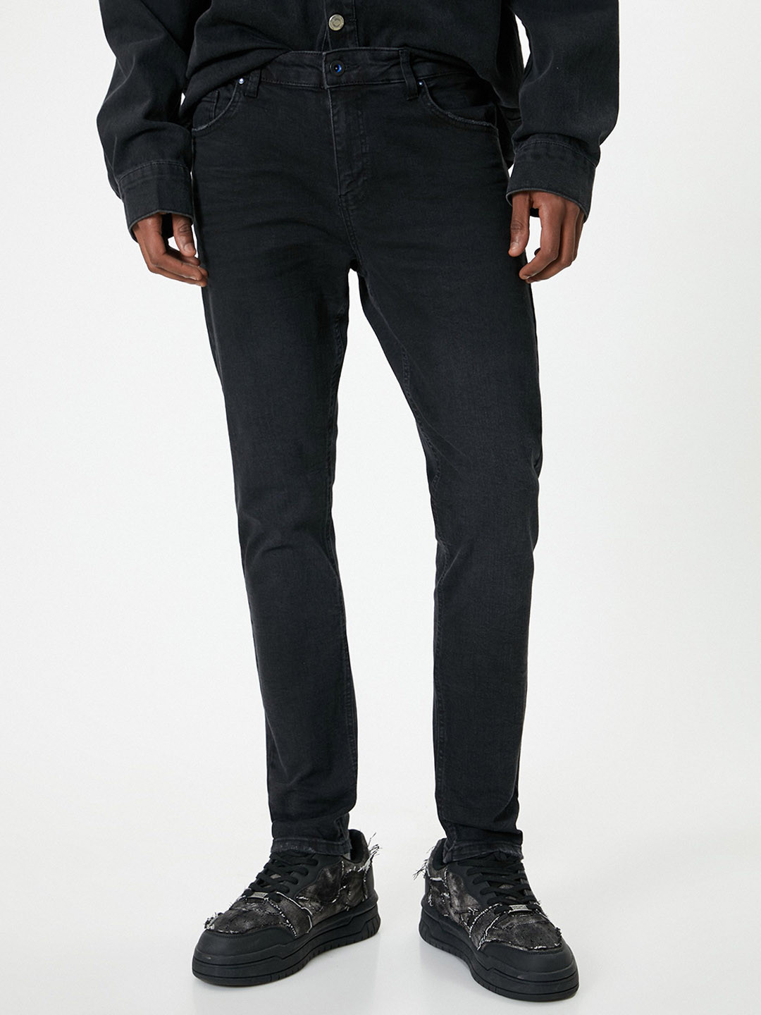 

Koton Men Slim Fit Trousers, Black