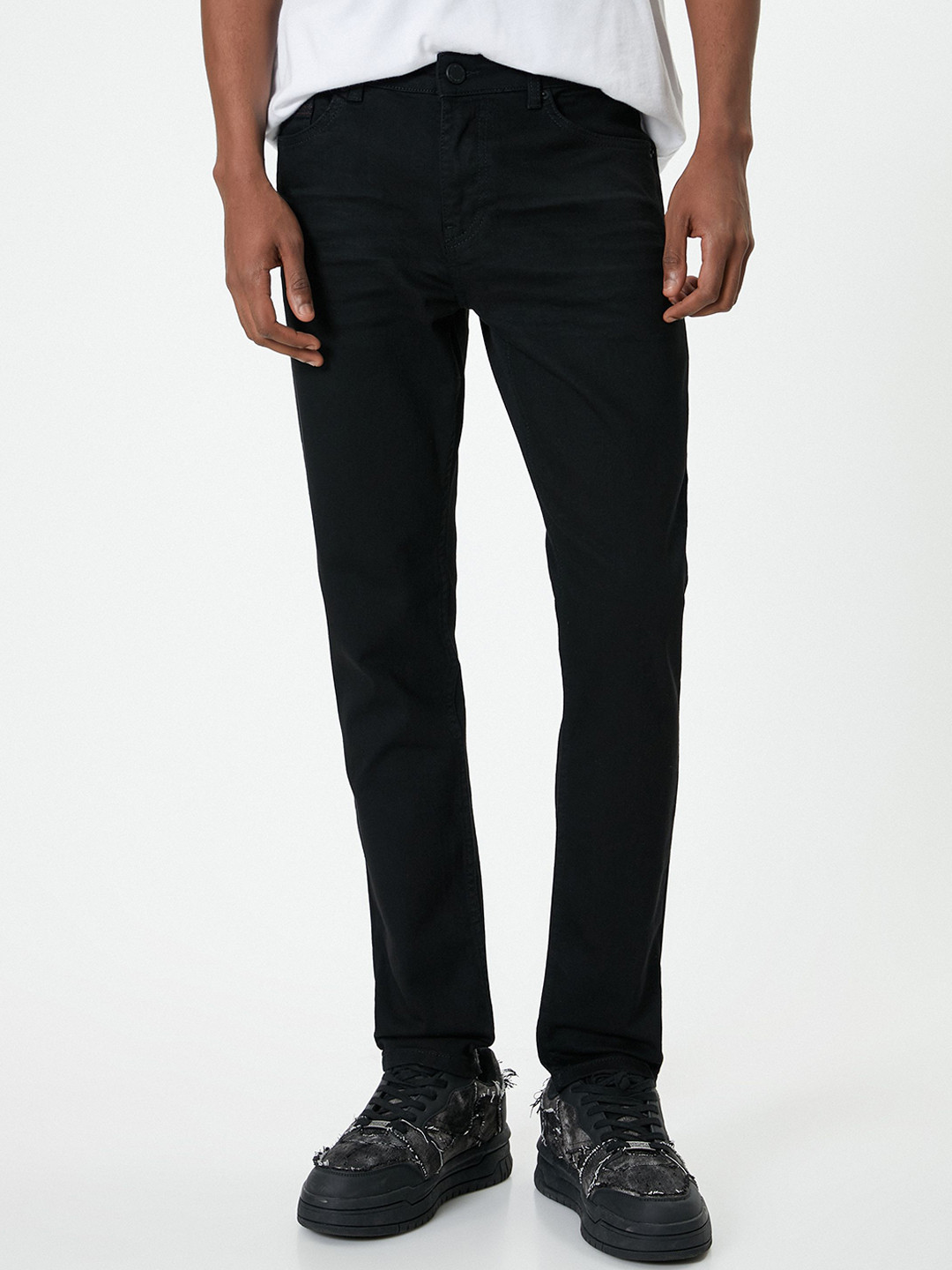 

Koton Men Skinny Fit Low-Rise Trousers, Black