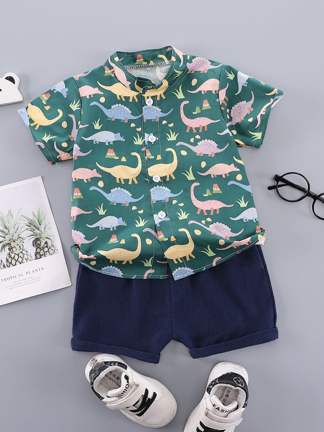 

StyleCast x Revolte Boys Green & Navy Blue Printed Mandarin Collar Shirt with Shorts