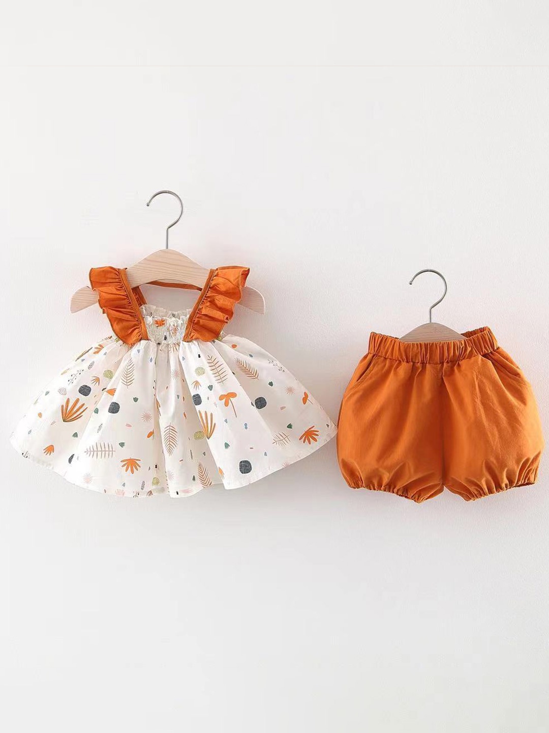 

StyleCast x Revolte Girls Printed Pure Cotton Top with Shorts, Orange