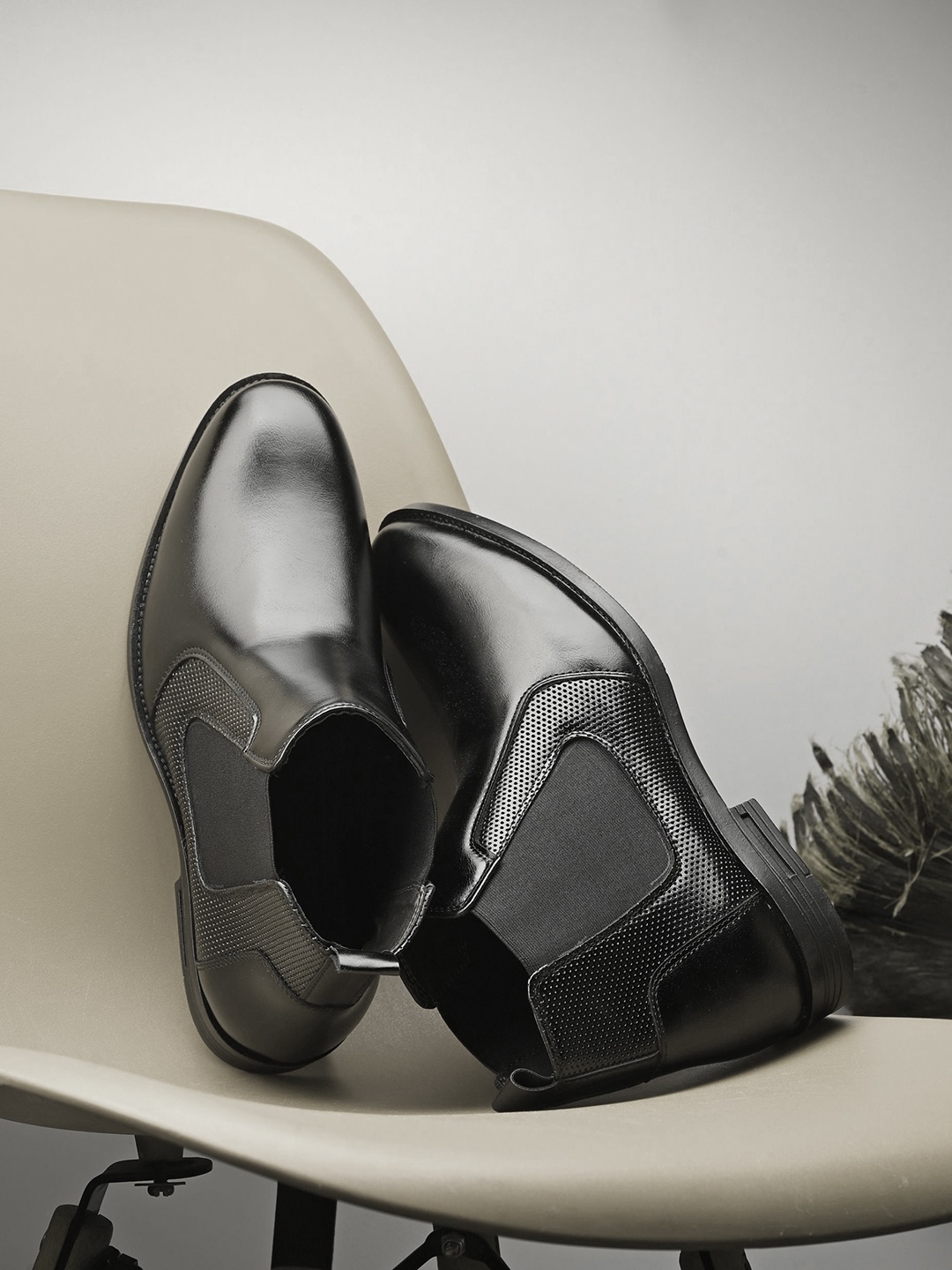 

AfroJack Men Block-Heeled Chelsea Boots, Black