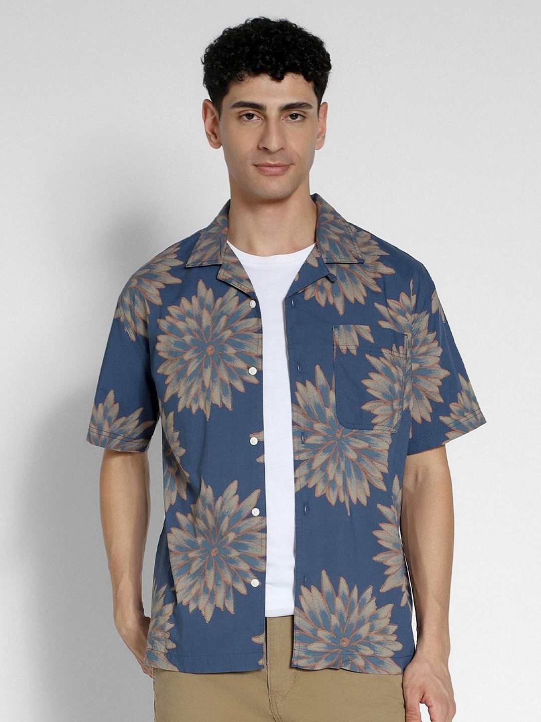 

AMERICAN EAGLE OUTFITTERS Men Floral Printed Casual Shirt, Navy blue