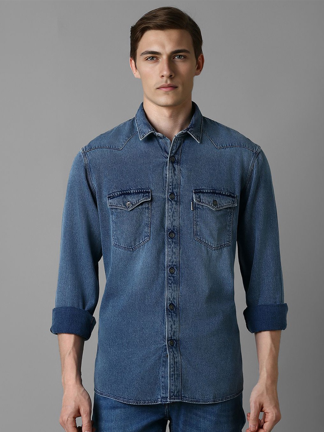 

Louis Philippe Jeans Men Solid Spread Collar Casual Shirt, Navy blue