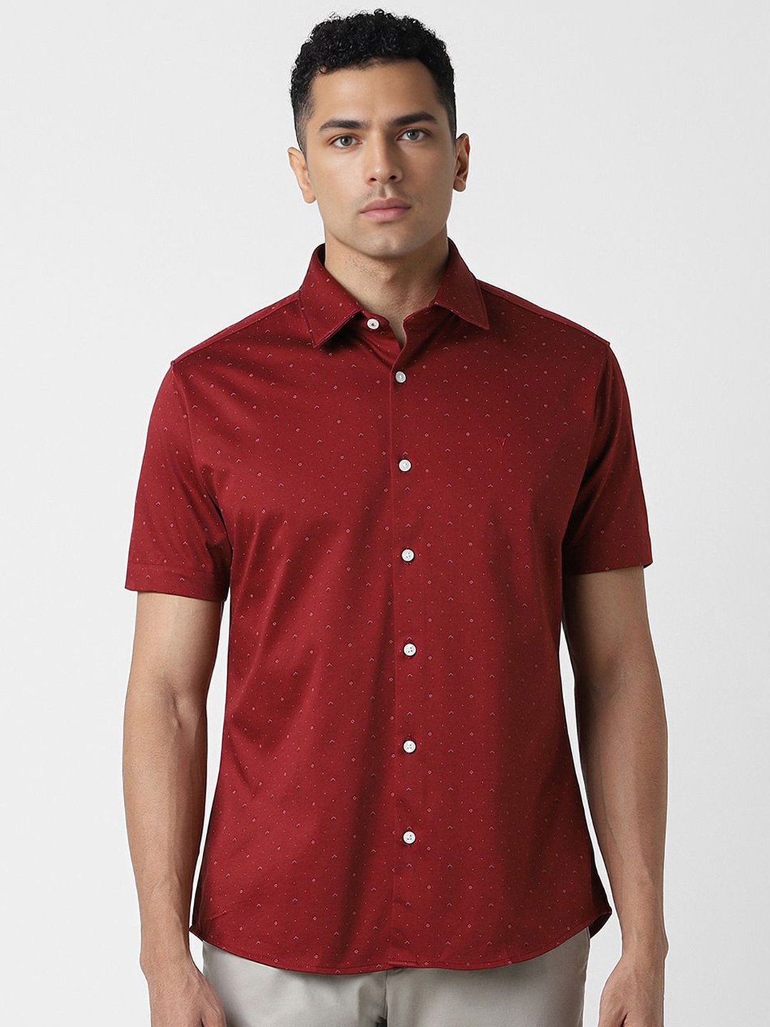 

Van Heusen Sport Men Micro Ditsy Printed Spread Collar Casual Slim Fit Shirt, Red