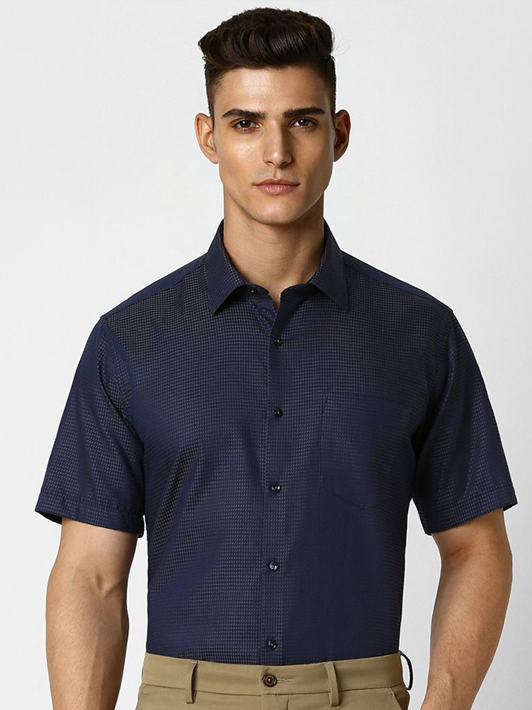 

Van Heusen Men Opaque Textured Spread Collar Party Pure Cotton Shirt, Navy blue