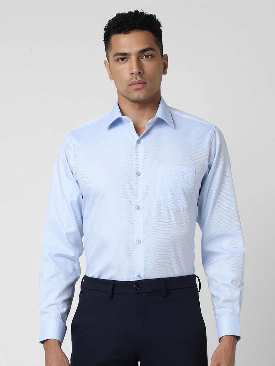 

Van Heusen Men Solid Spread Collar Formal Cotton Shirt, Blue