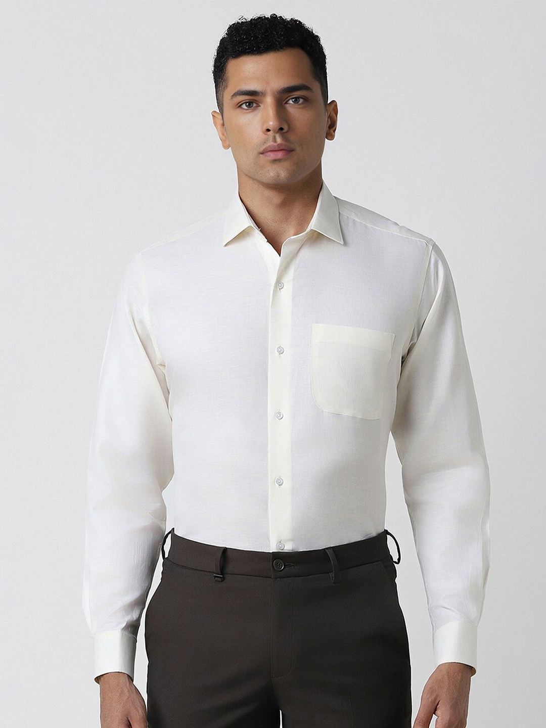 

Van Heusen Men Solid Spread Collar Pocket Formal Shirt, White