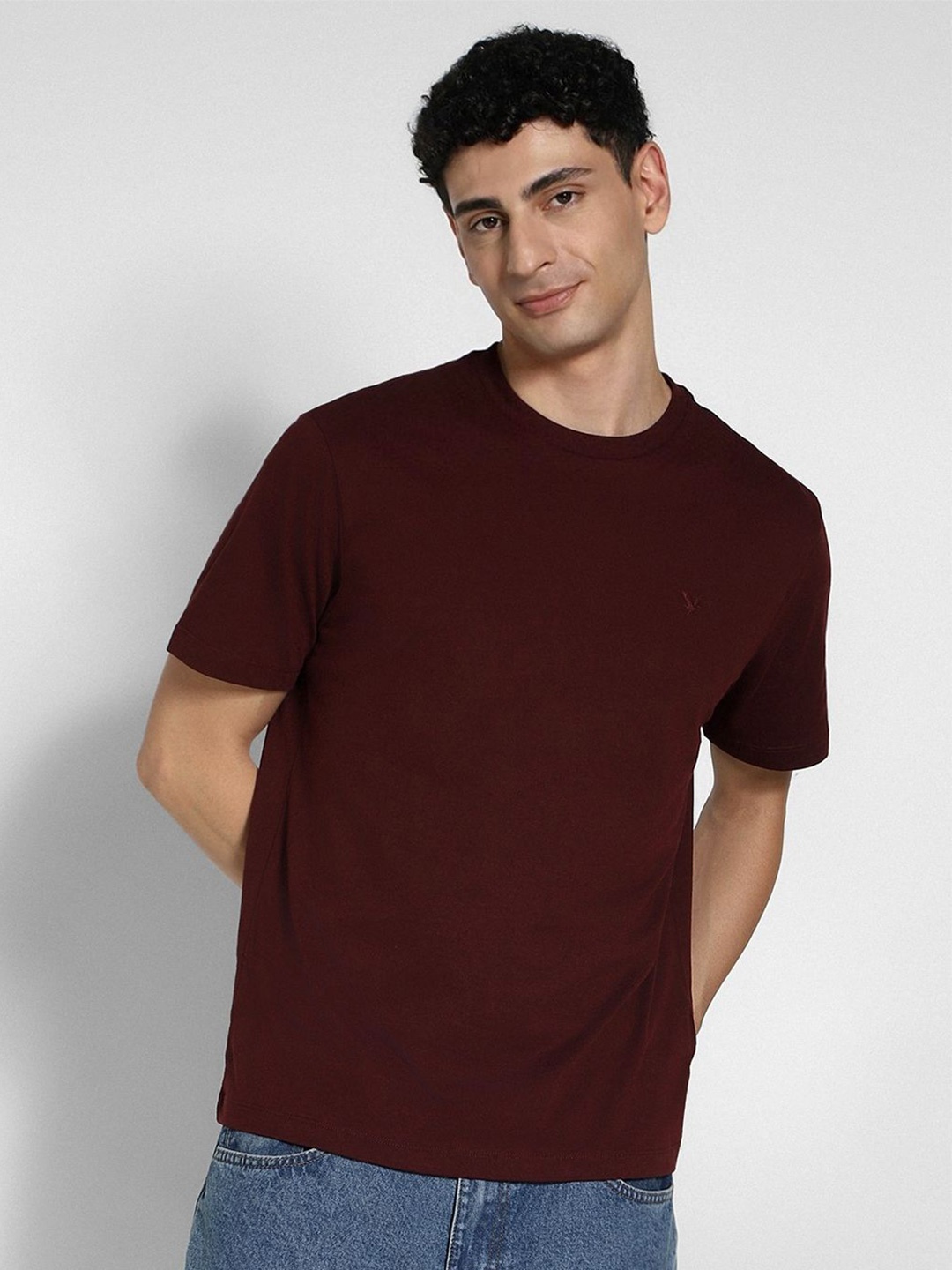 

AMERICAN EAGLE OUTFITTERS Men Solid Round Neck T-shirt, Burgundy