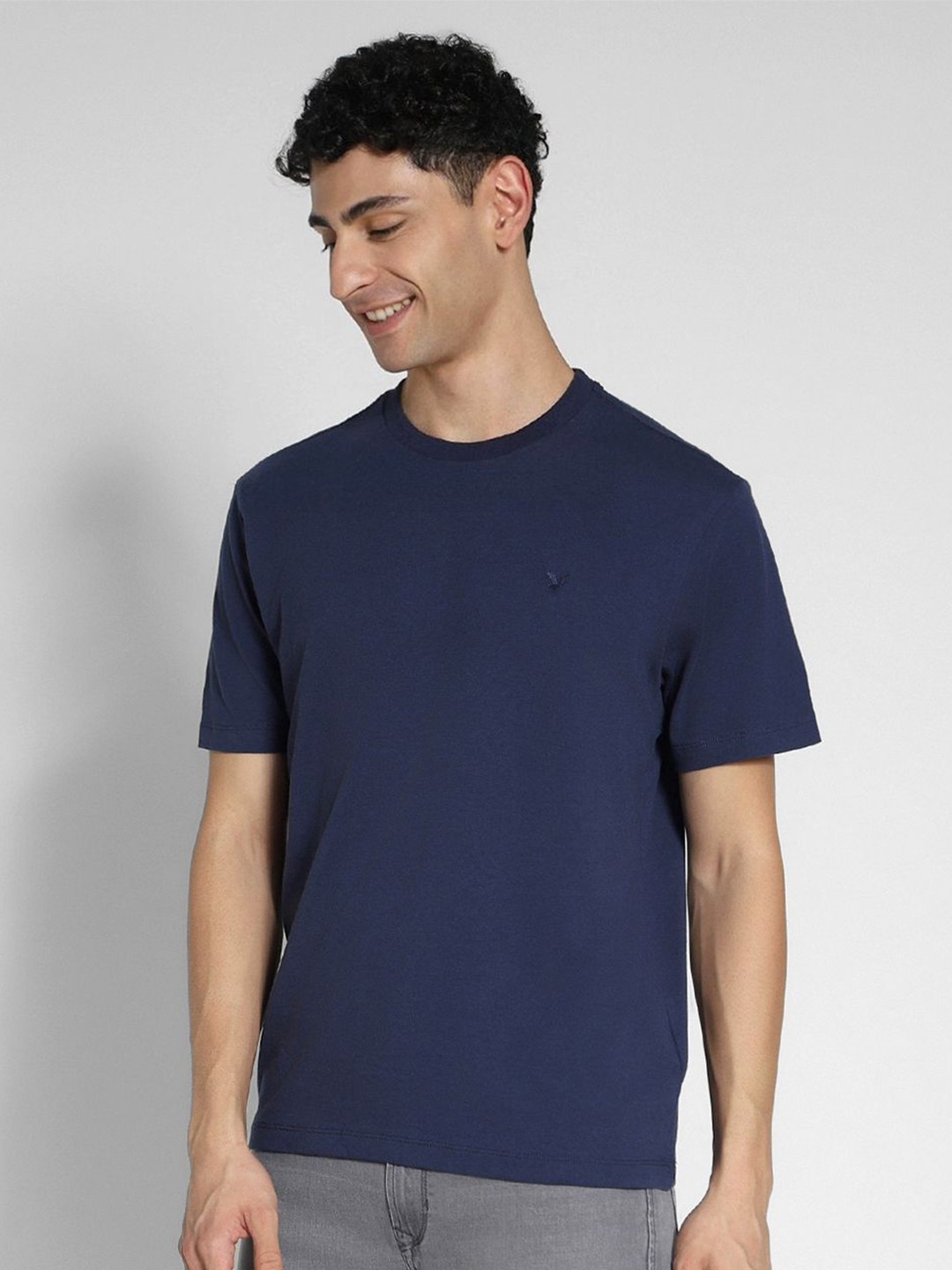 

AMERICAN EAGLE OUTFITTERS Men Solid Round Neck T-shirt, Navy blue