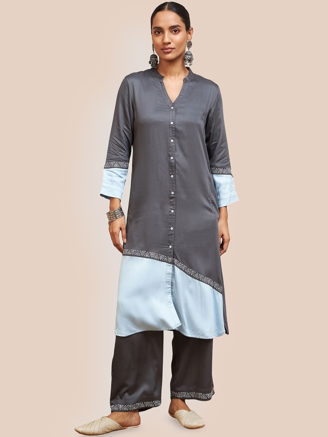 

STADO Colourblocked V-Neck Organic Cotton Straight Kurta with Trousers, Grey