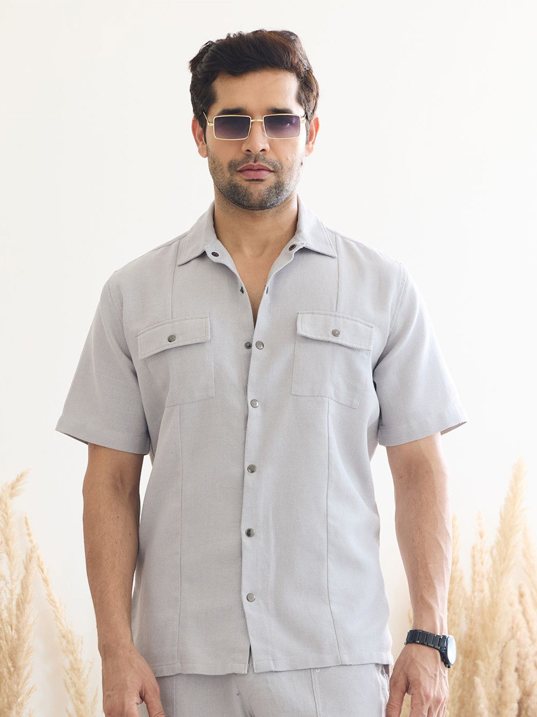 

MR BUTTON Men Solid Spread Collar Casual Shirt, Grey