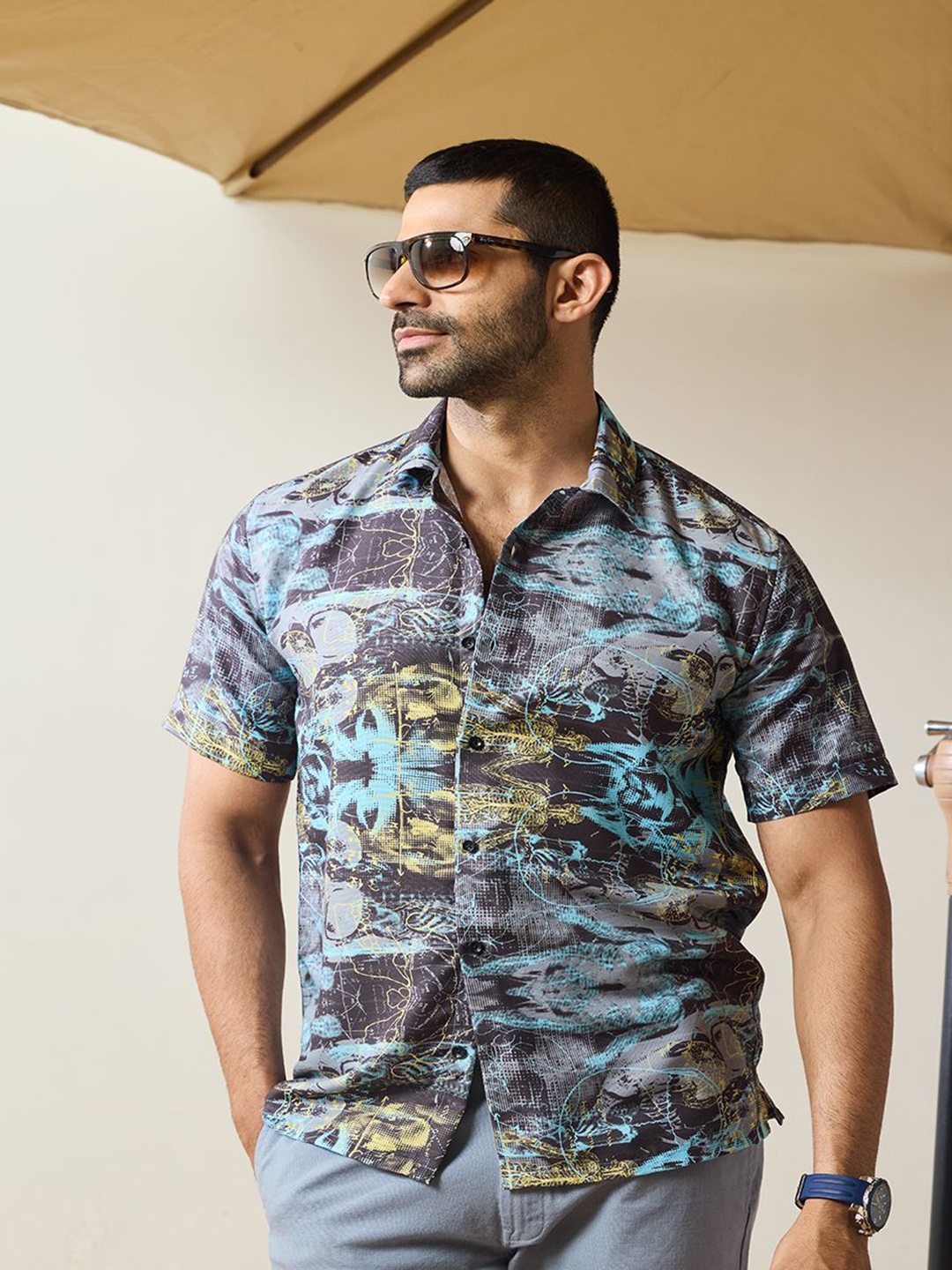 

MR BUTTON Men Abstract Printed Spread Collar Casual Shirt, Grey
