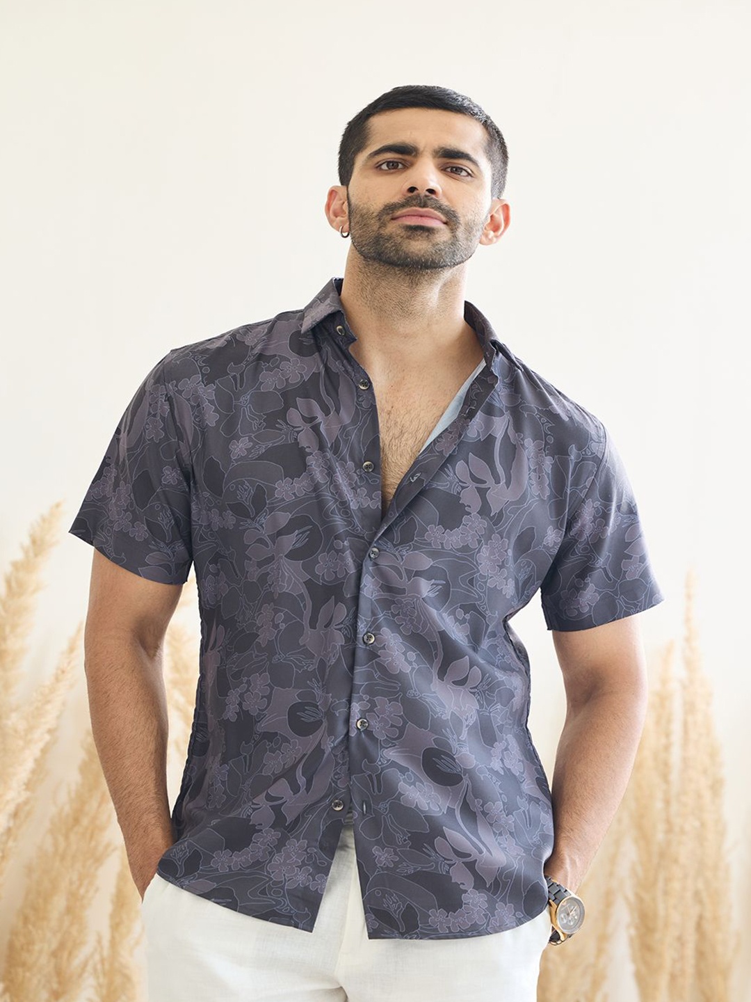 

MR BUTTON Men Slim Fit Floral Printed Spread Collar Casual Shirt, Grey