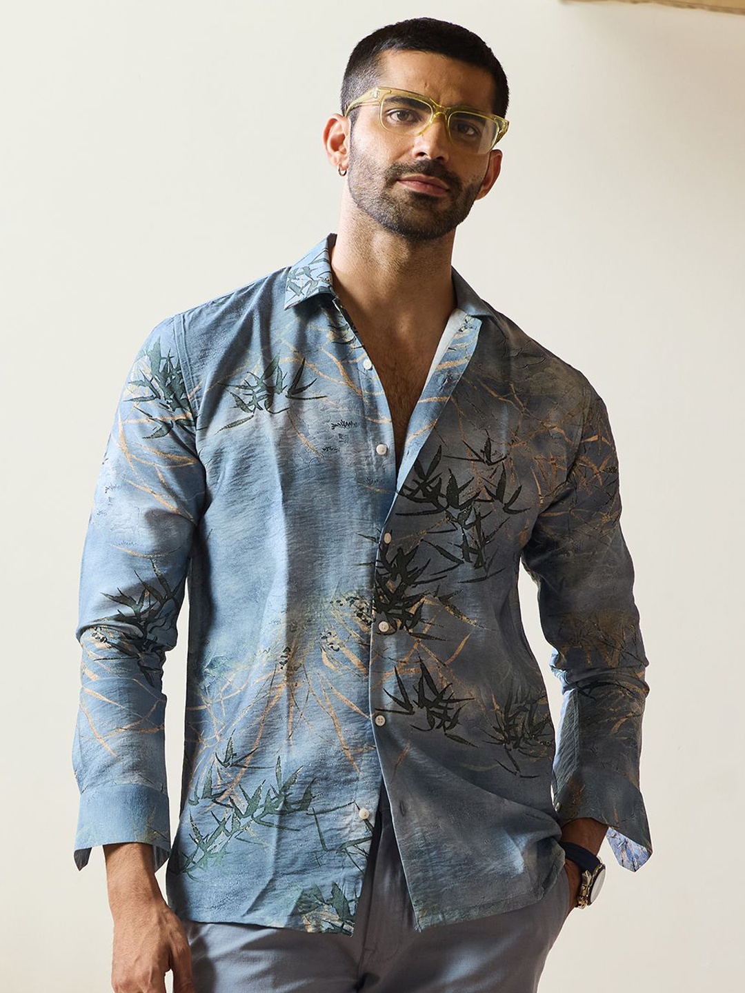 

MR BUTTON Men Floral Printed Spread Collar Casual Shirt, Blue