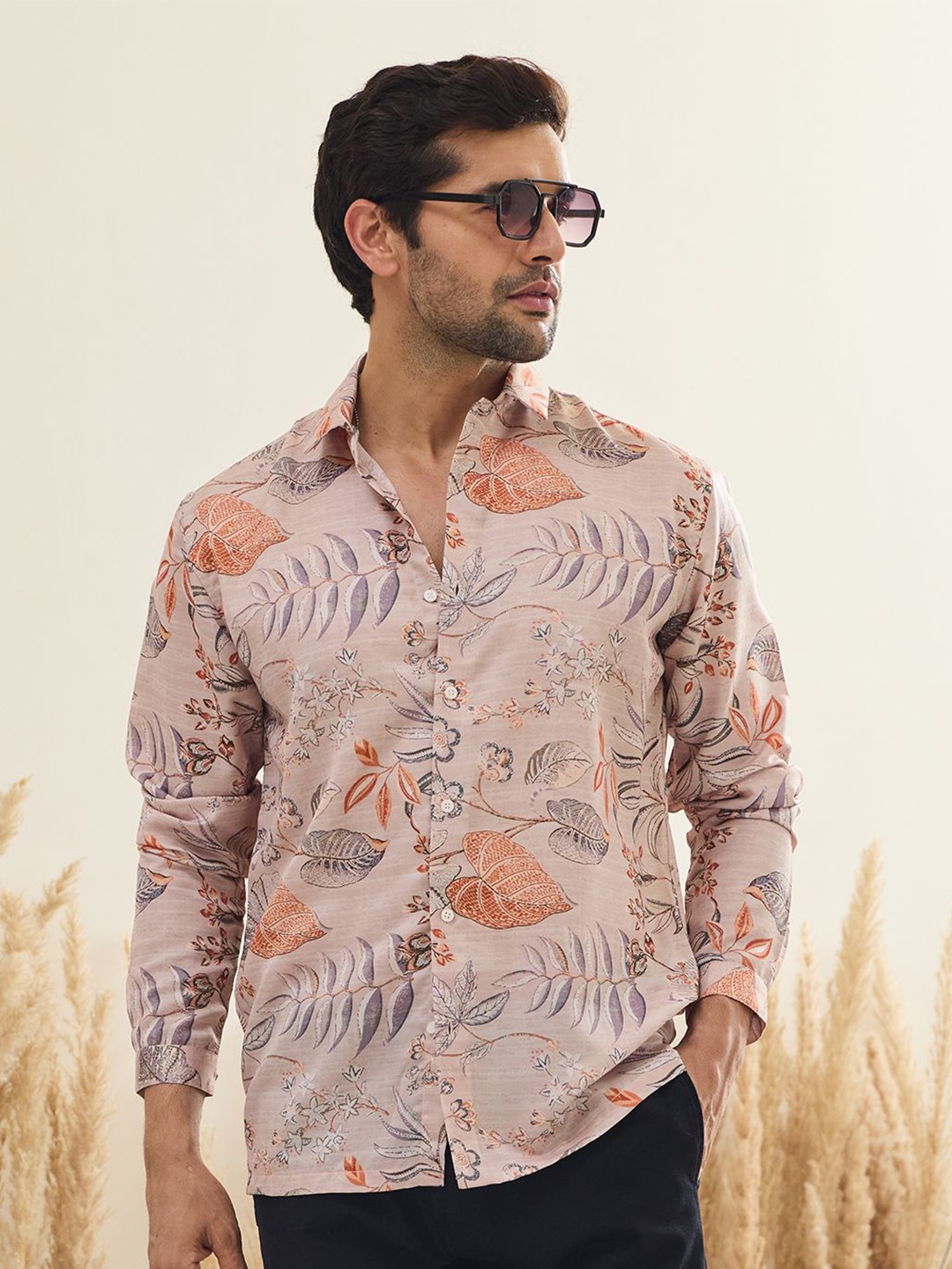 

MR BUTTON Men Floral Printed Spread Collar Casual Shirt, Beige