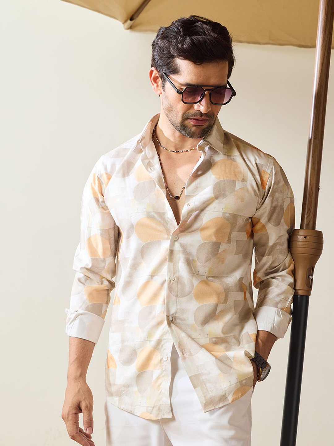 

MR BUTTON Men Abstract Printed Spread Collar Casual Shirt, White