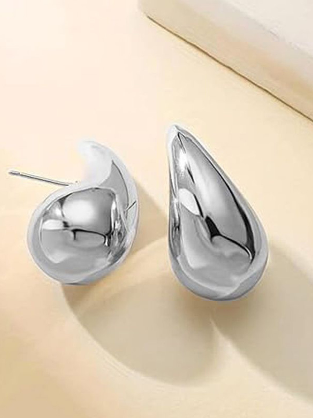 

925 SILLER Rhodium-Plated Contemporary Studs Earrings, Silver