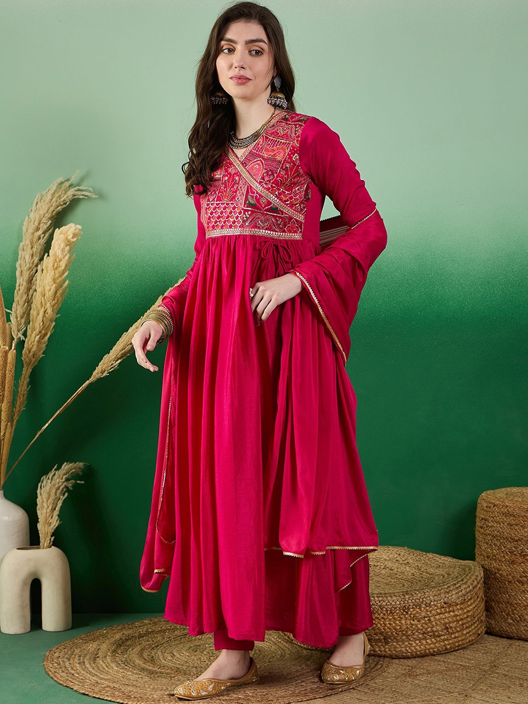 

SERONA FABRICS Floral Embroidered Regular Sequinned Anarkali Kurta Set, Pink
