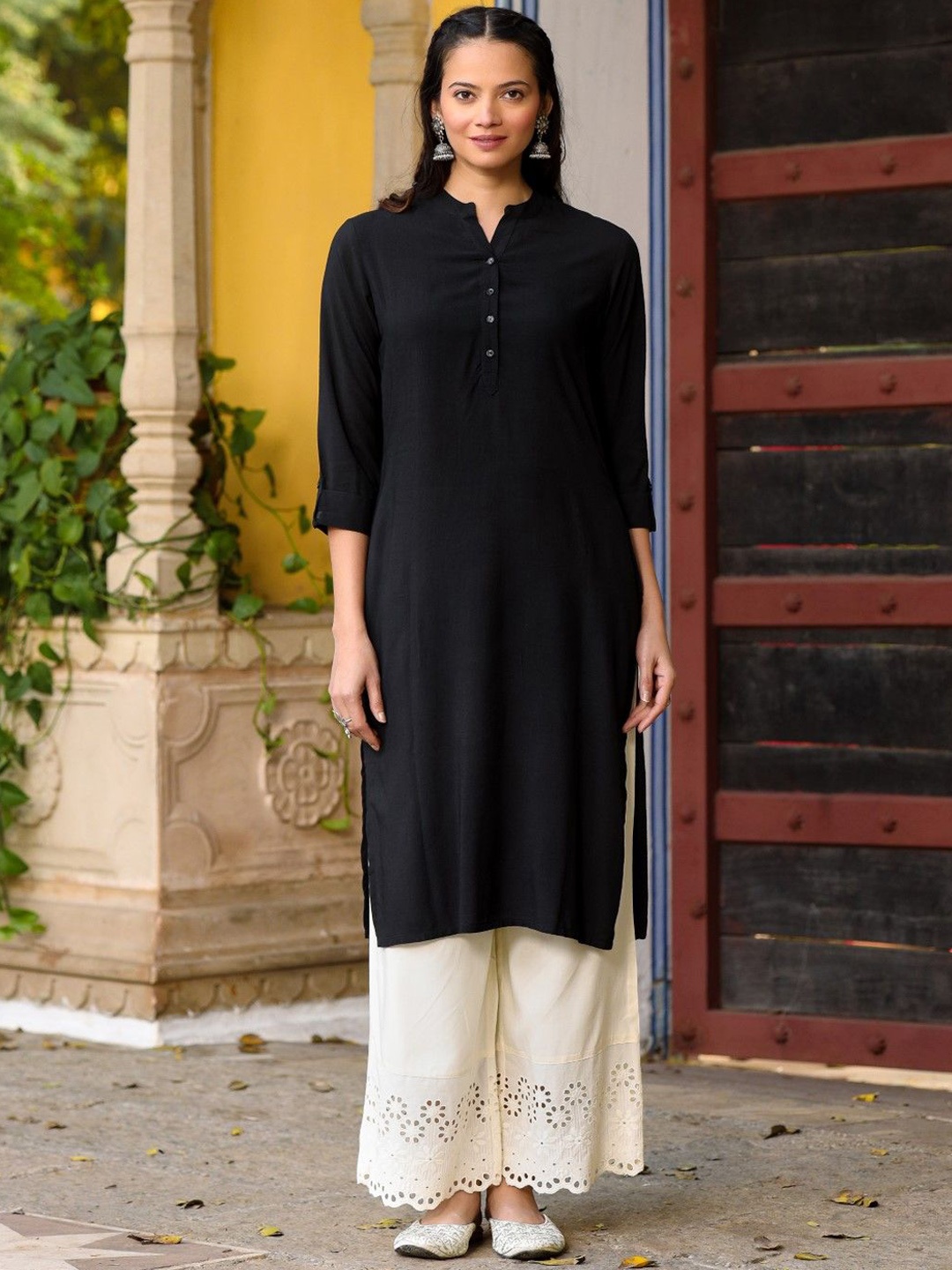 

Juniper Plus Size Mandarin Collar Roll-Up Sleeves Straight Kurta, Black