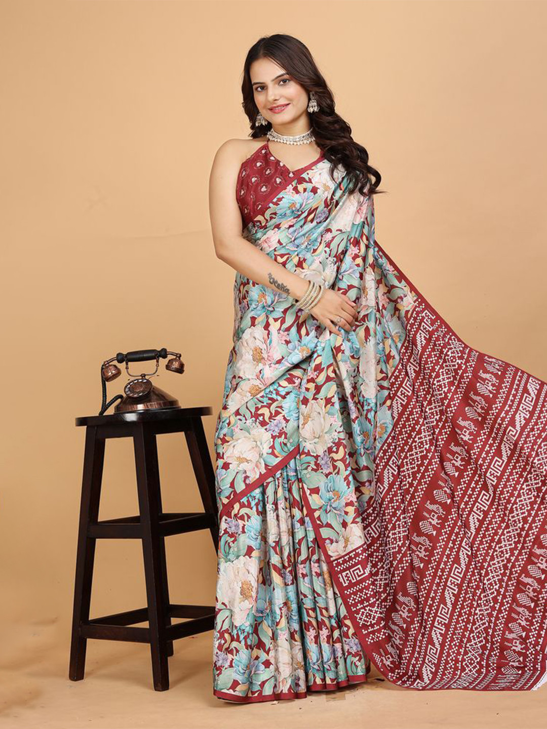 

Fashion FRICKS Floral Pure Crepe Saree, White