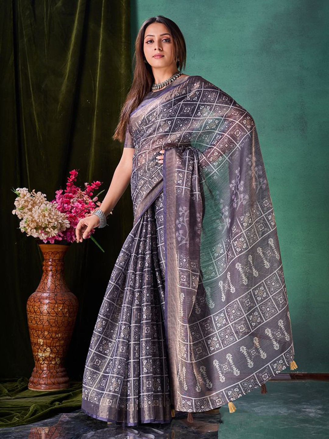 

Fashion FRICKS Zari Digital Printed Saree, Purple