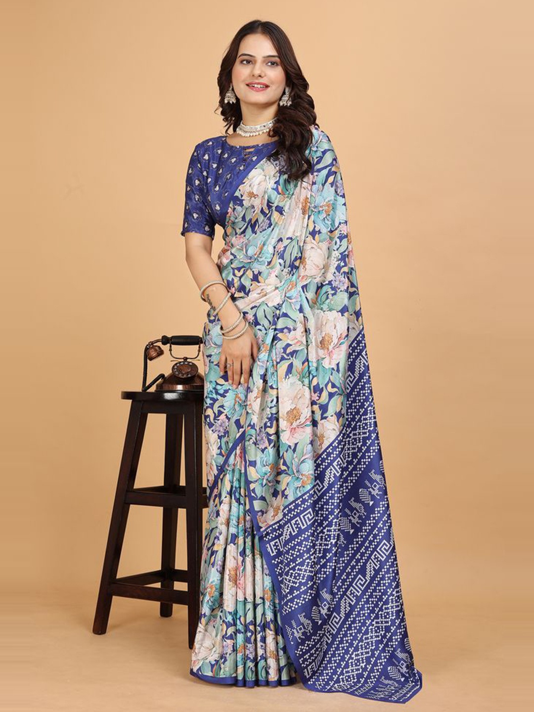 

Fashion FRICKS Floral Pure Crepe Saree, White