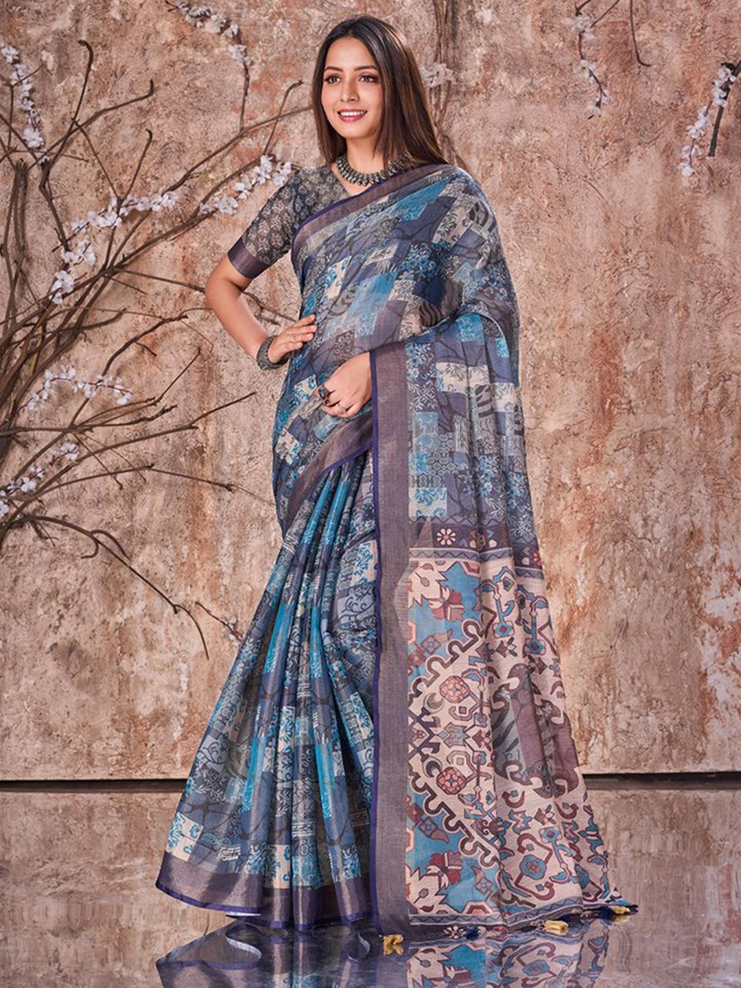 

Fashion FRICKS Ethnic Motifs Saree With Blouse Piece, Blue