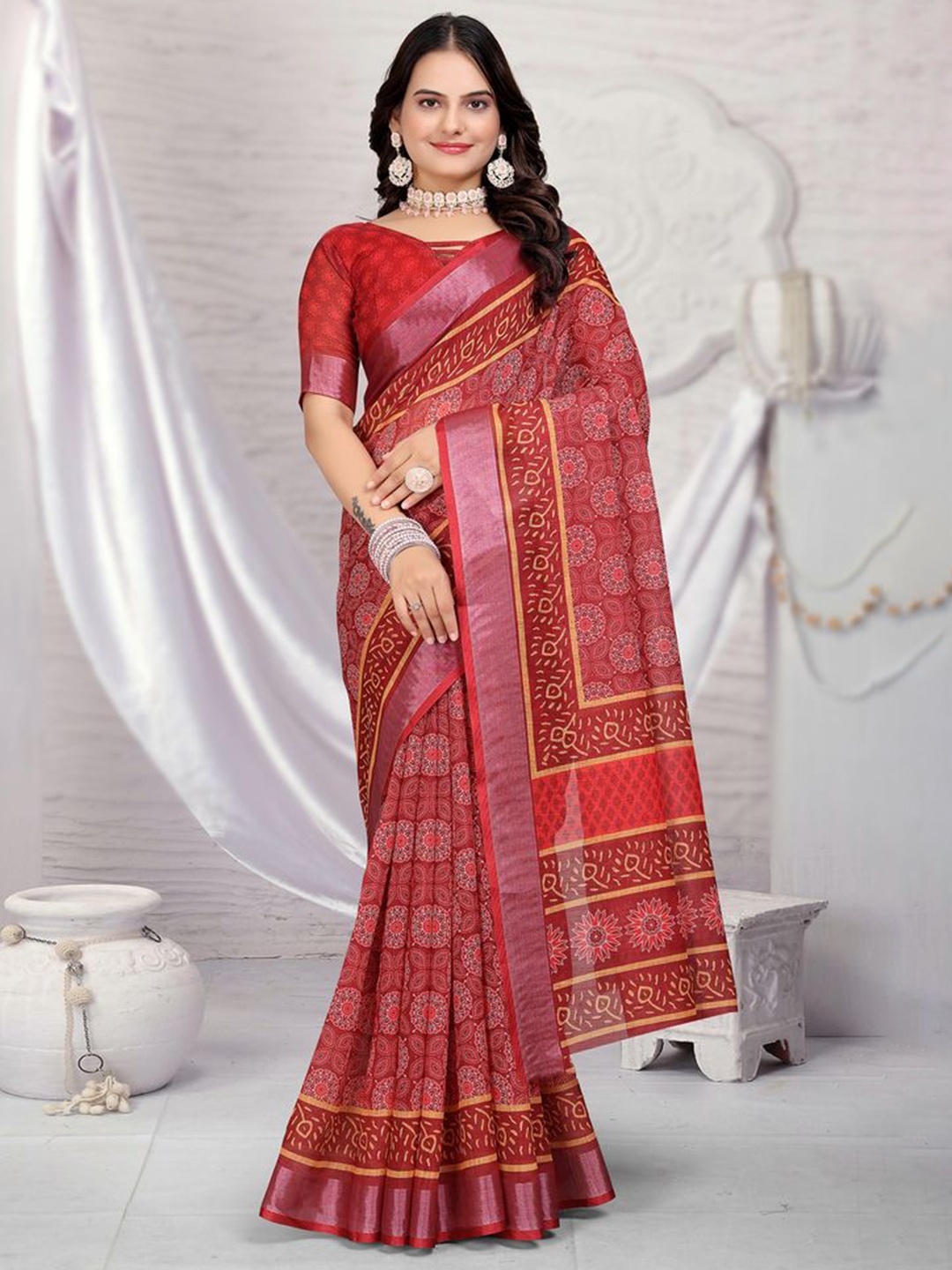 

Fashion FRICKS Ethnic Motifs Saree With Blouse Piece, Red