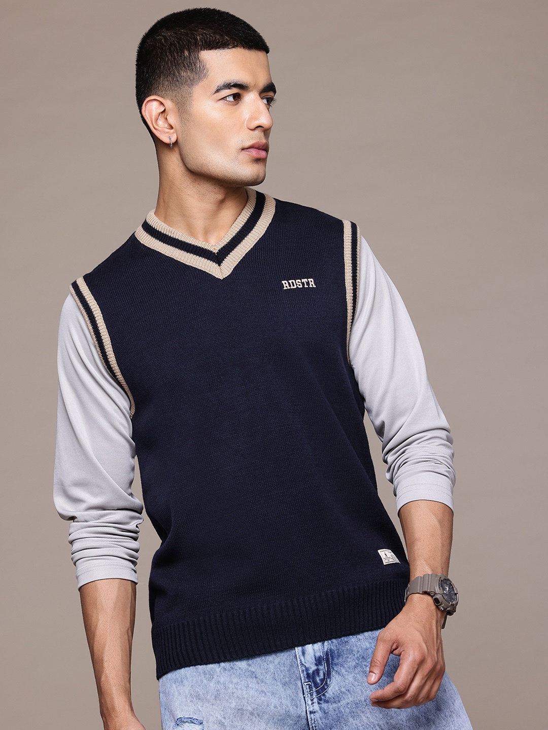 

The Roadster Lifestyle Co. Self-Striped Sweater Vest, Navy blue