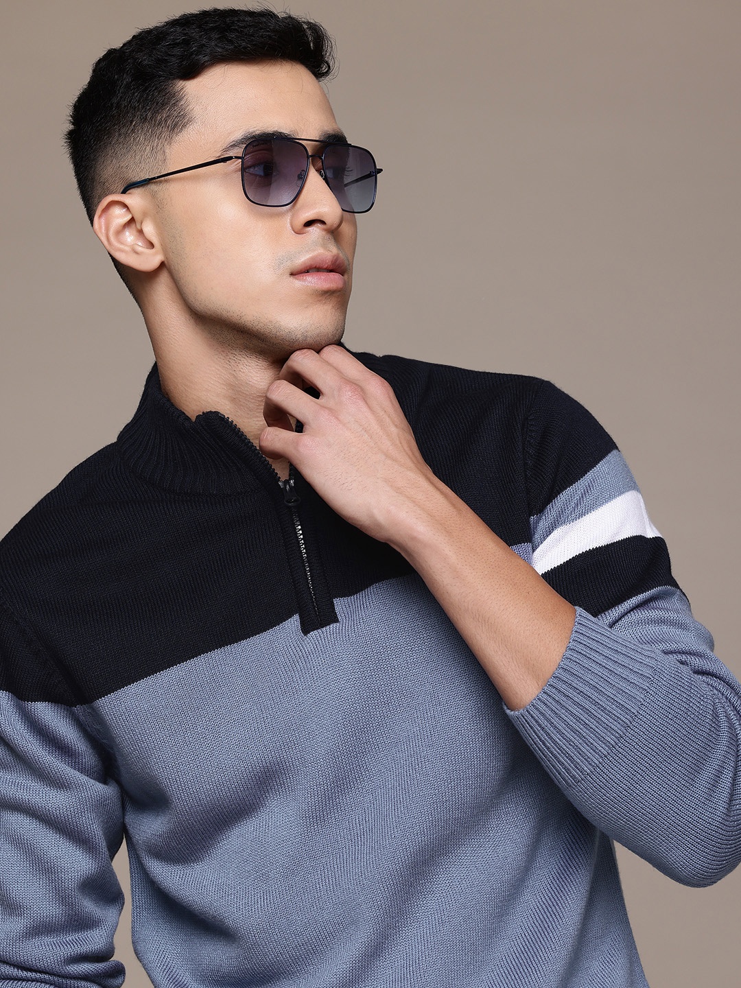 

The Roadster Lifestyle Co. Men Colourblocked Acrylic Pullover, Blue