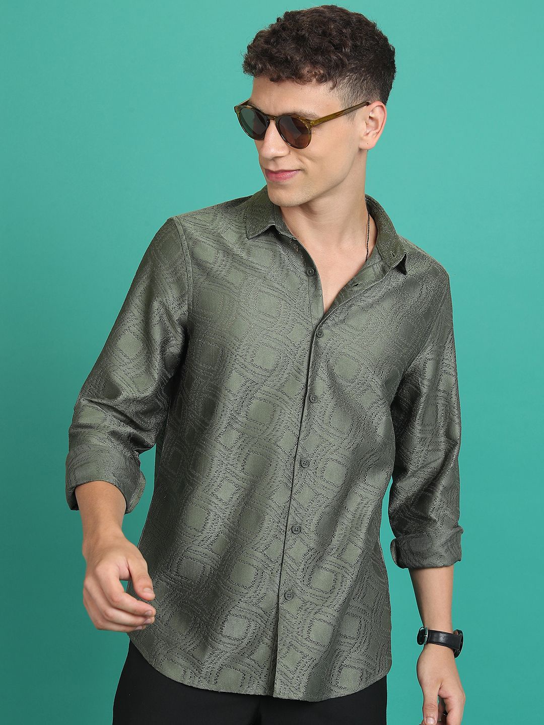 

HIGHLANDER Men Textured Spread Collar Relaxed Fit Casual Shirt, Olive
