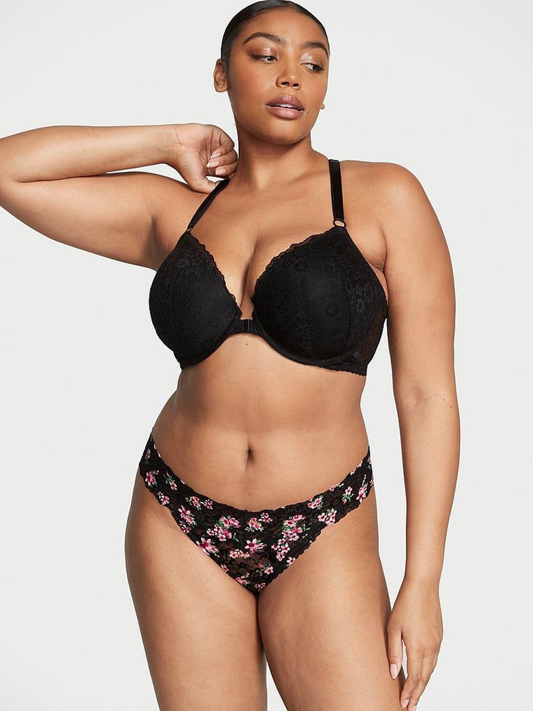 

Victoria's Secret Low-Rise Lace Thong Briefs 112200205UCQ, Black
