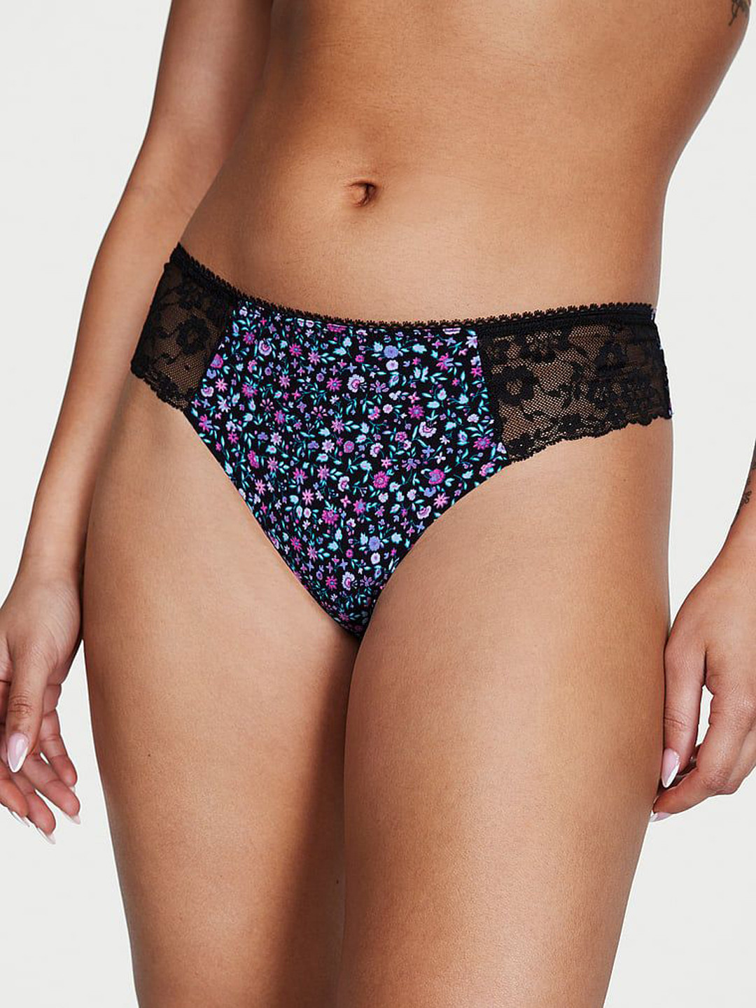 

Victoria's Secret Printed Thongs Briefs 112200805X5G, Black