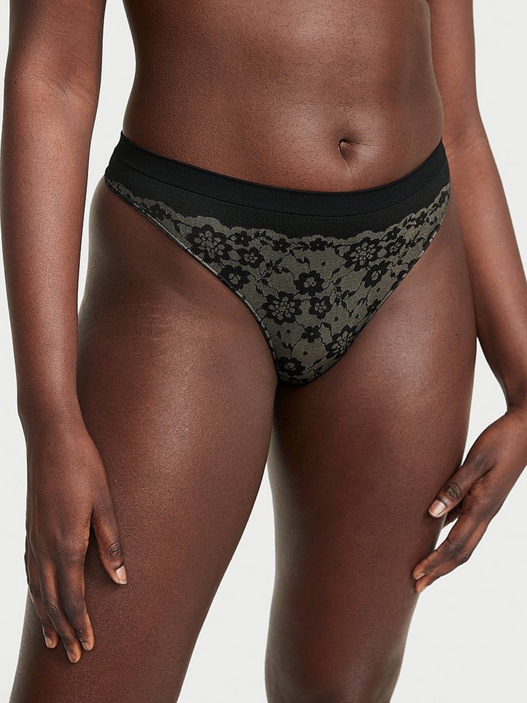 

Victoria's Secret Lace Thong Panty 112207075YUA, Black