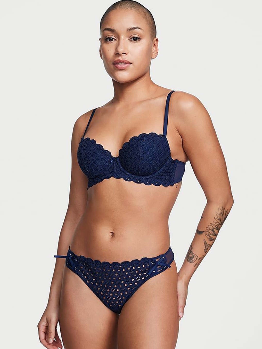 

Victoria's Secret Laced Thong Briefs 1121891398L4, Blue