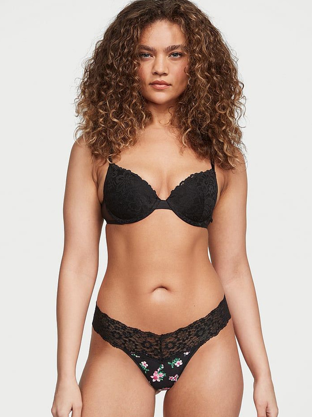 

Victoria's Secret Lace Thong Briefs 112192115UCQ, Black