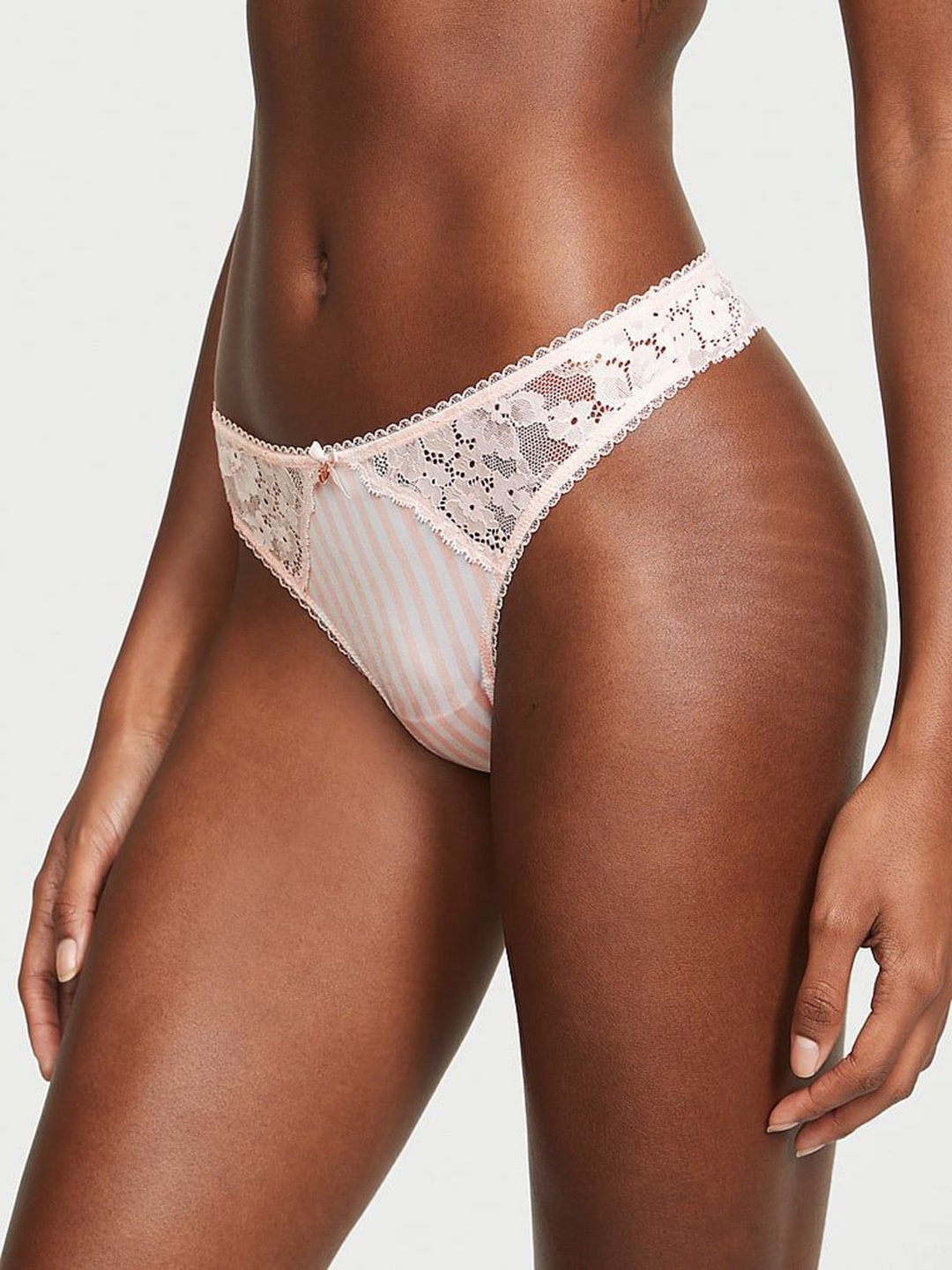 

Victoria's Secret Lace Thong Panty 112206444ZZQ, Cream