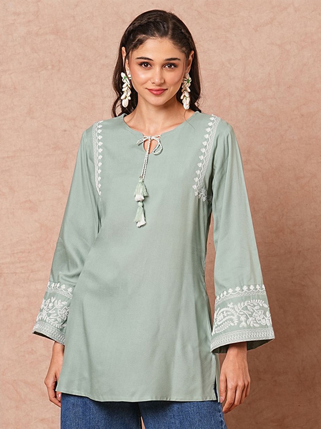 

FASHOR Floral Embroidered Thread Work Thread Work Kurti, Green