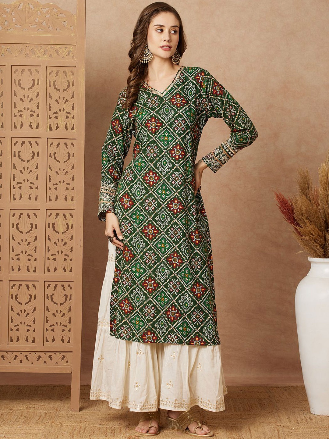 

FASHOR Ethnic Motifs Printed Sequinned Straight Kurta, Green