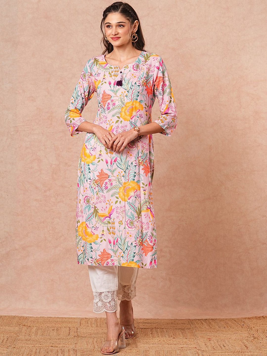 

FASHOR Floral Printed Round Neck Straight Kurta, Lavender