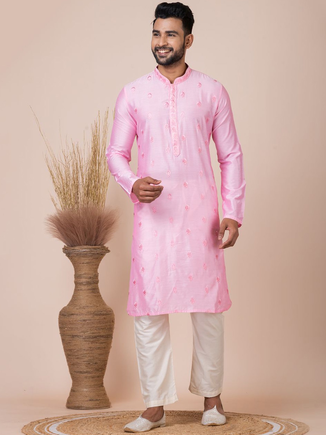 

HU - Handcrafted Uniquely Paisley Embroidered Thread Work Kurta With Pyjamas, Pink