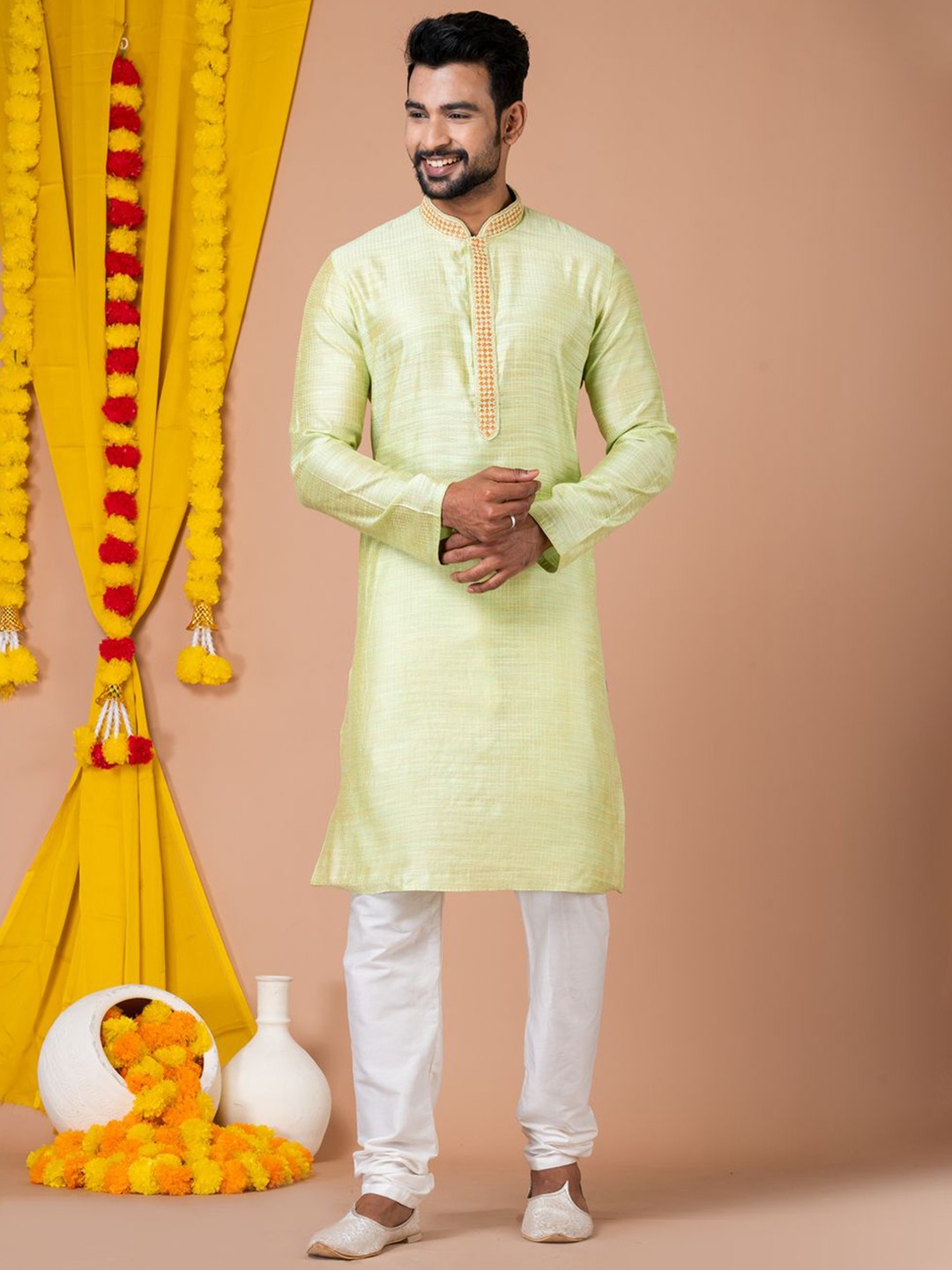 

HU - Handcrafted Uniquely Striped Regular Thread Work Straight Kurta With Pyjamas, Green