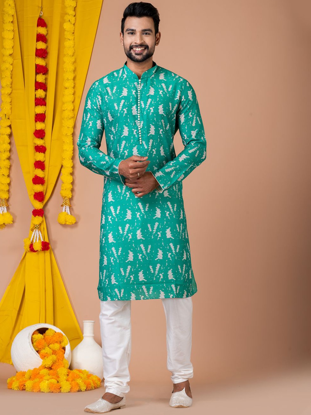 

HU - Handcrafted Uniquely Abstract Printed Mandarin Collar Kurta With Pyjamas, Green