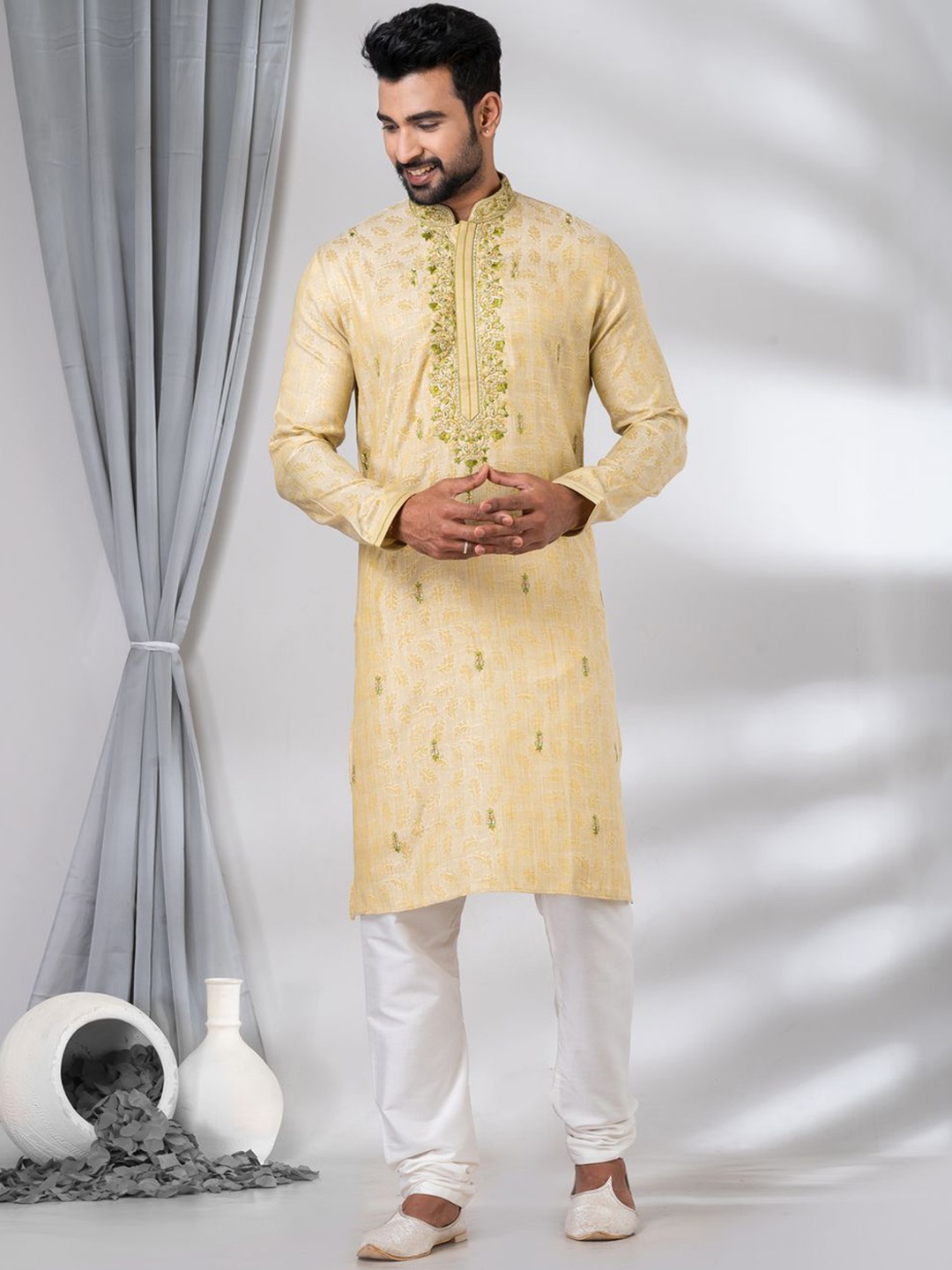 

HU - Handcrafted Uniquely Ethnic Motifs Embroidered Thread Work Kurta With Pyjamas, Beige