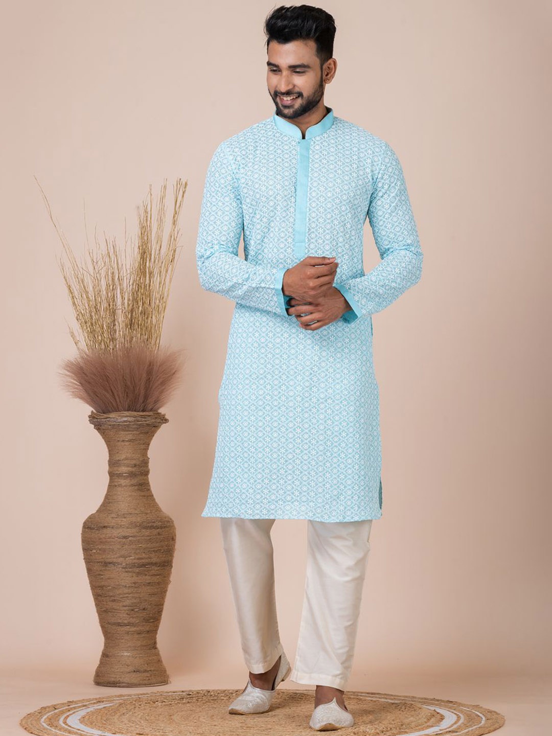

HU - Handcrafted Uniquely Floral Embroidered Thread Work Chikankari Kurta With Pyjamas, Blue