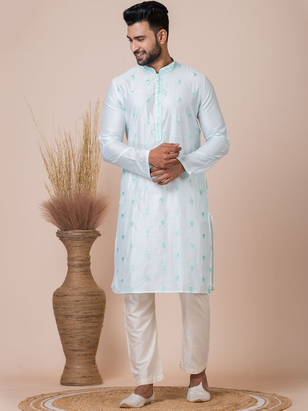 

HU - Handcrafted Uniquely Floral Embroidered Mandarin Collar Thread Work Kurta & Pyjamas, Blue