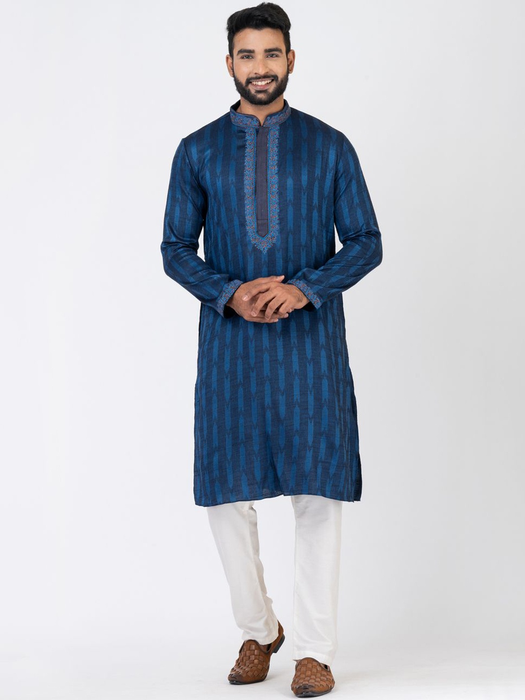 

HU - Handcrafted Uniquely Men Regular Kurta with Pyjamas, Blue