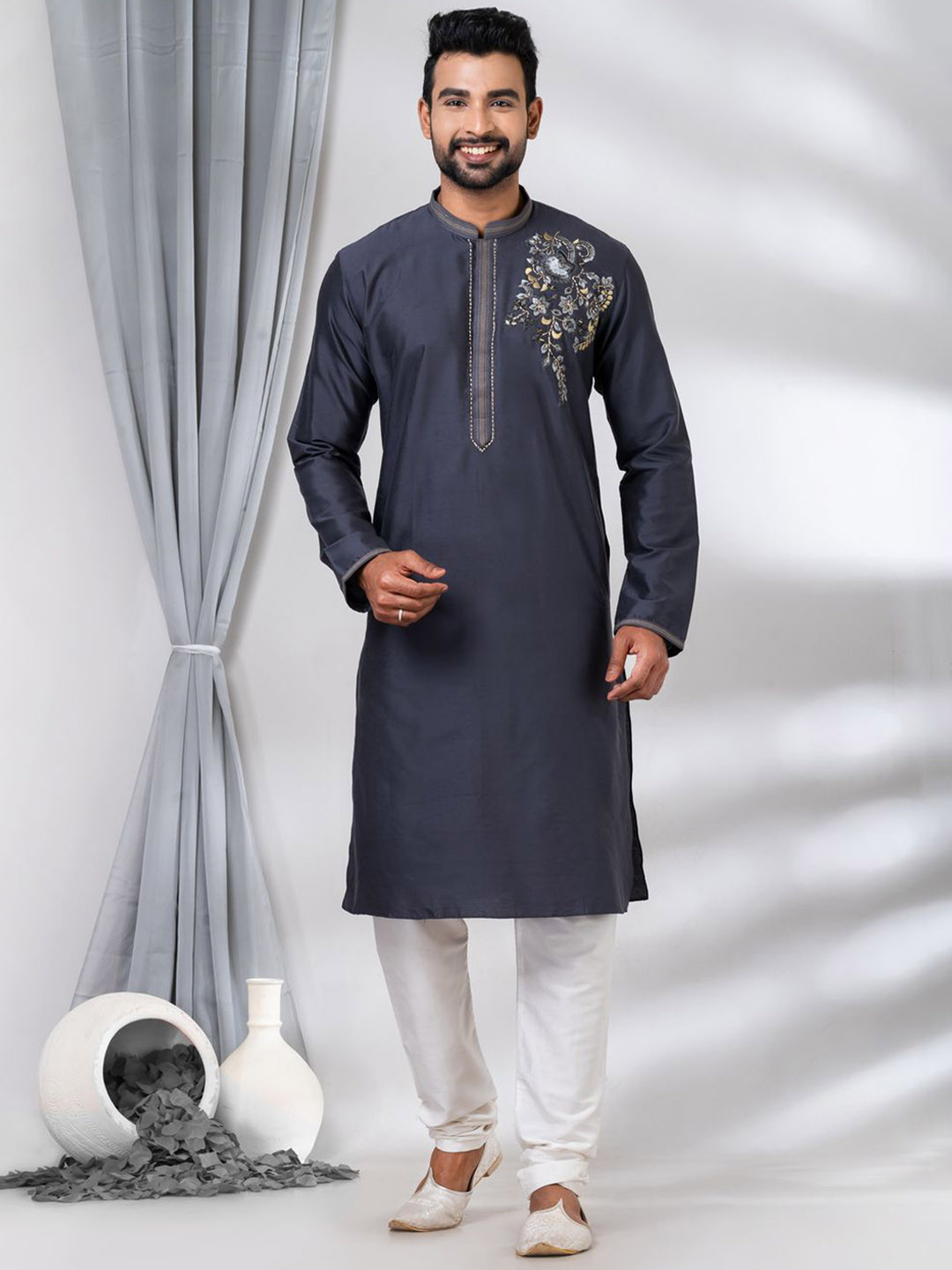 

HU - Handcrafted Uniquely Ethnic Motifs Embroidered Regular Thread Work Kurta & Pyjamas, Grey