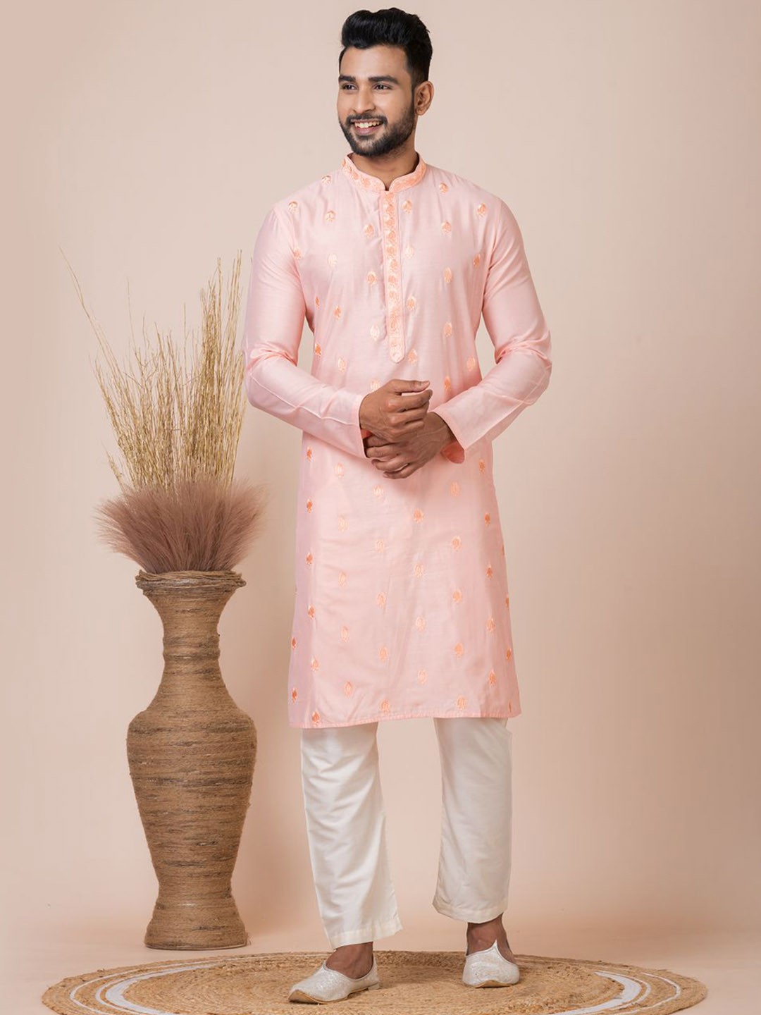 

HU - Handcrafted Uniquely Paisley Embroidered Thread Work Kurta With Pyjamas, Pink